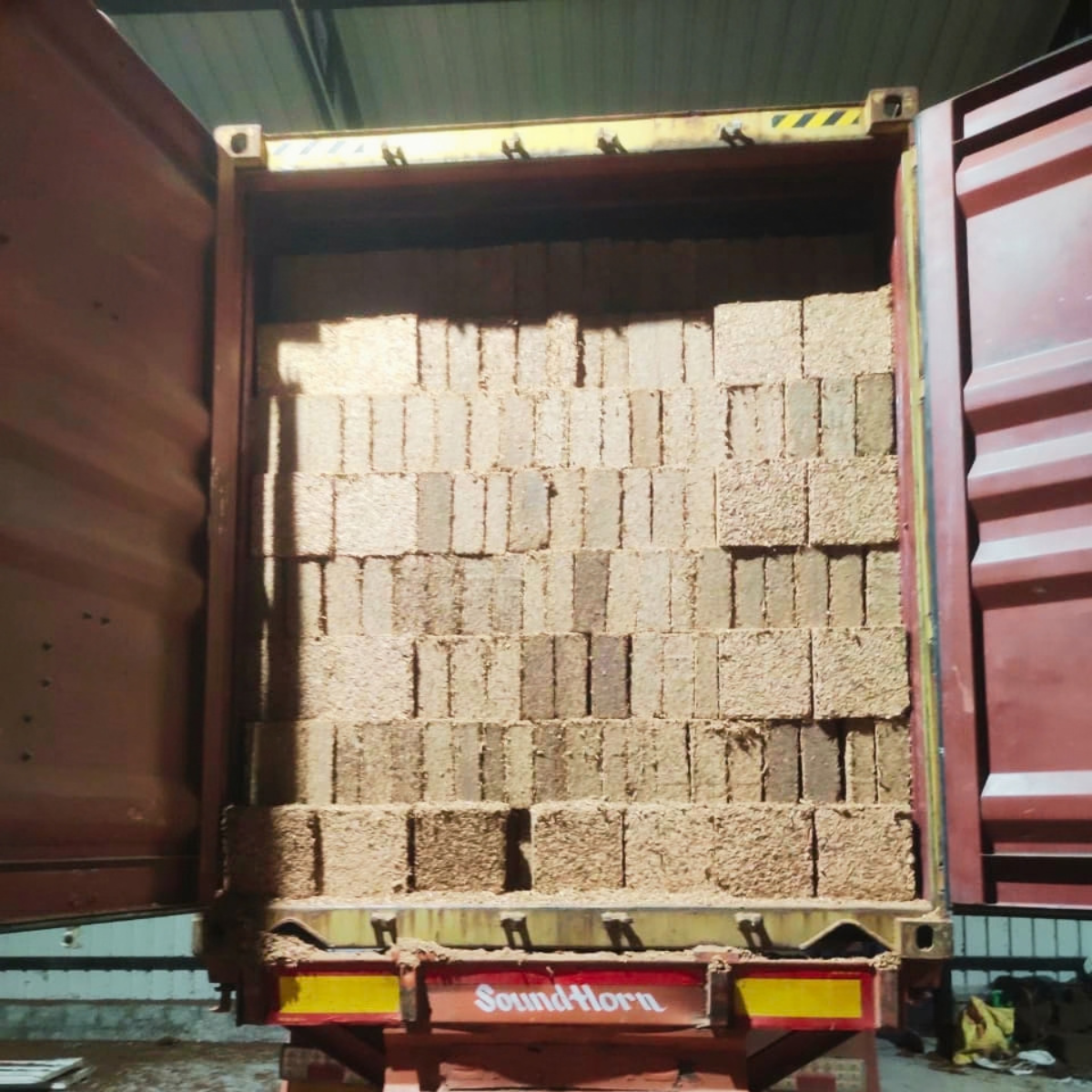 Blocks loaded directly onto the container floor